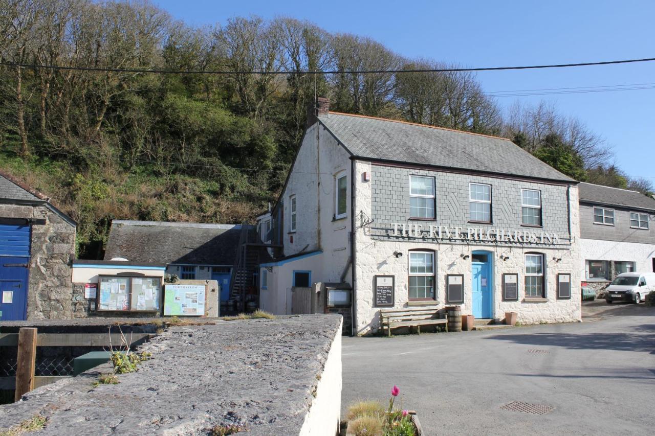 هيلستون The Five Pilchards Inn المظهر الخارجي الصورة